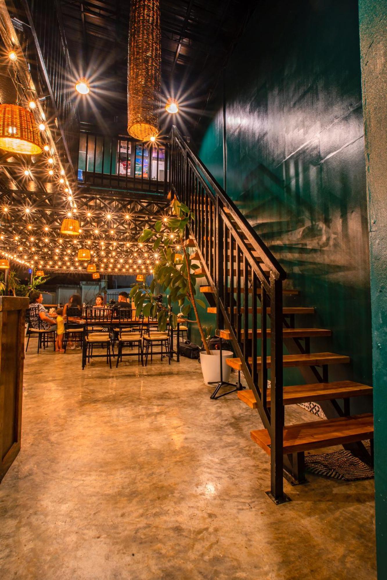 Lartista Hostel Puerto Princesa Esterno foto